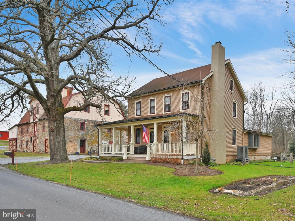 Photo of 690 Old Pike, Lititz, PA 17543 (MLS # PALA2045340)