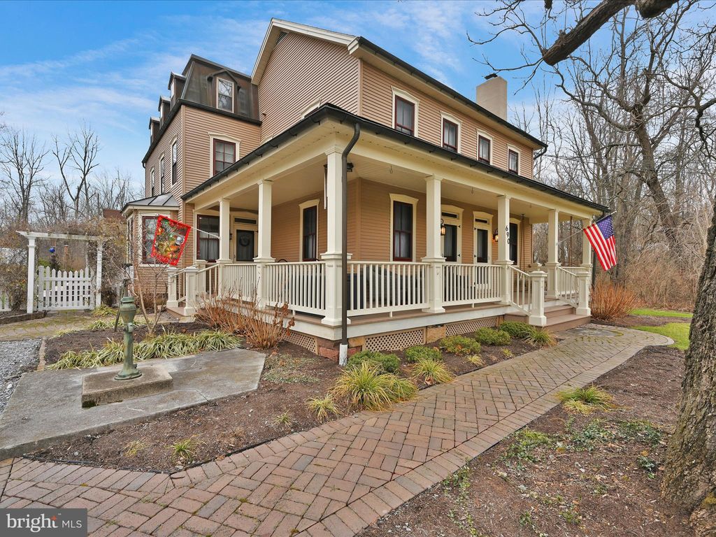 Photo of 690 Old Pike, Lititz, PA 17543 (MLS # PALA2045340)