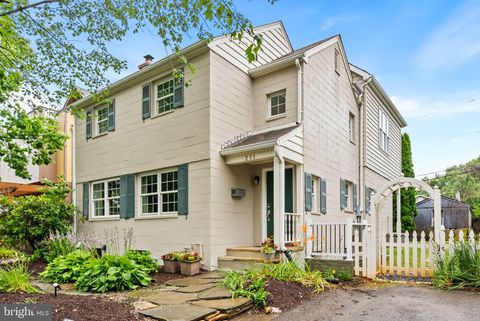 Photo of 211 W Greenway Boulevard W, FALLS CHURCH, VA 22046 (MLS # VAFA2004012)