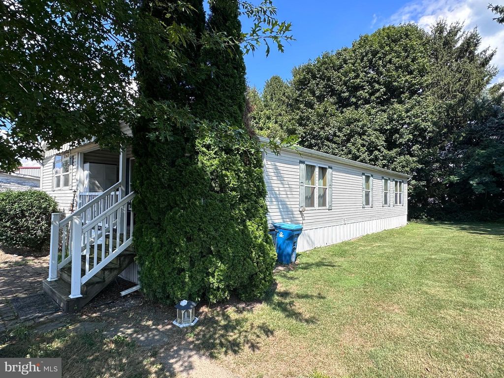 Photo of 27 E Broadway, ETTERS, PA 17319 (MLS # PAYK2093662)