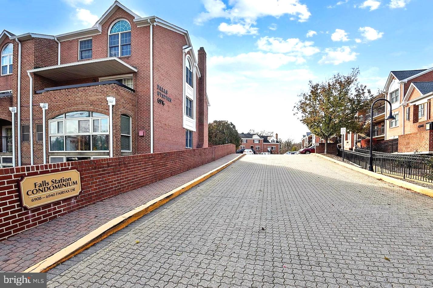 FALLS STATION - Residential