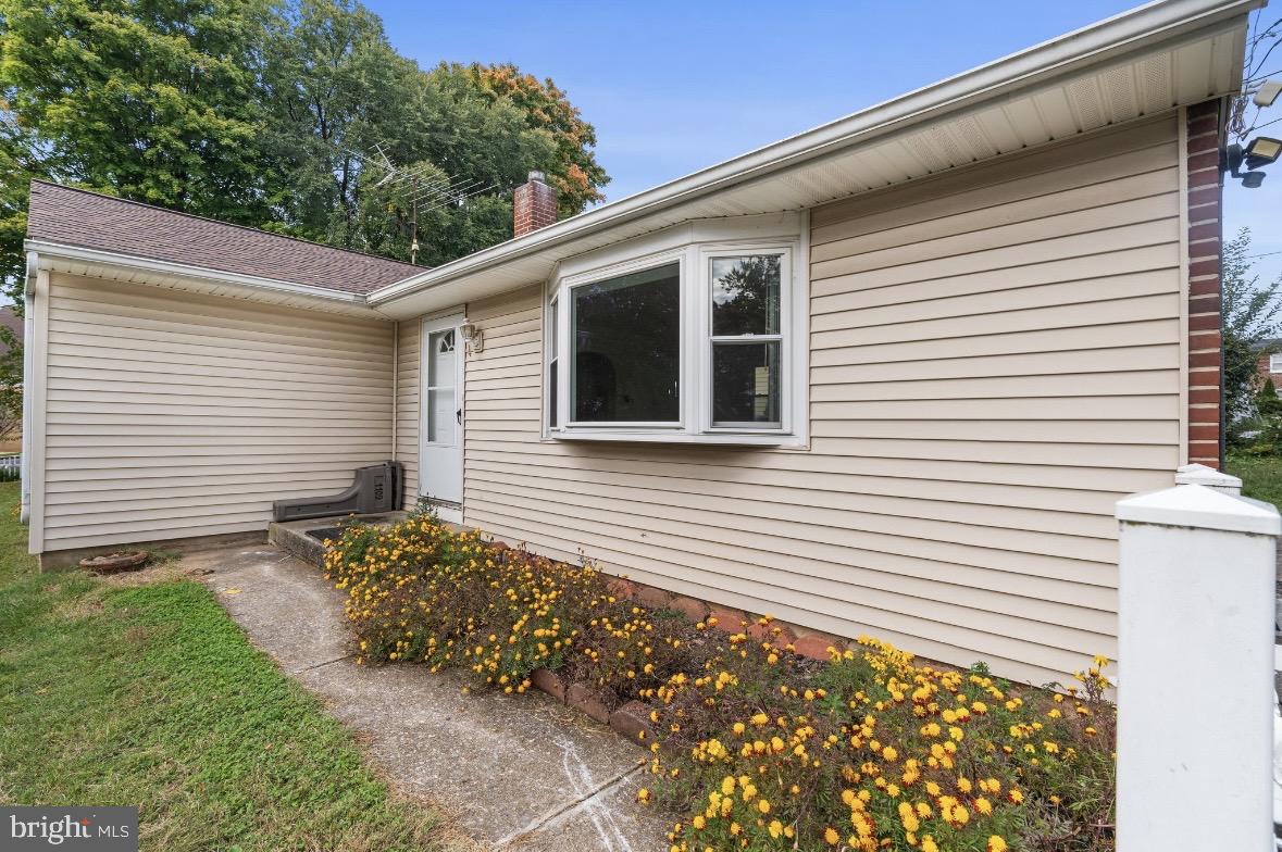 1109 HIGH STREET