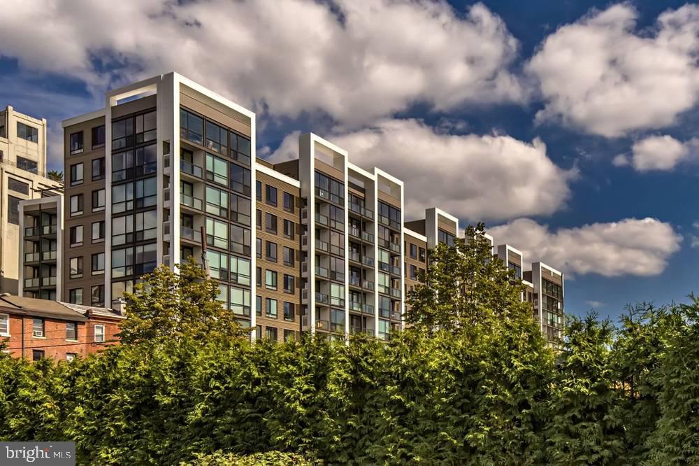 LOGAN SQUARE - Residential Lease