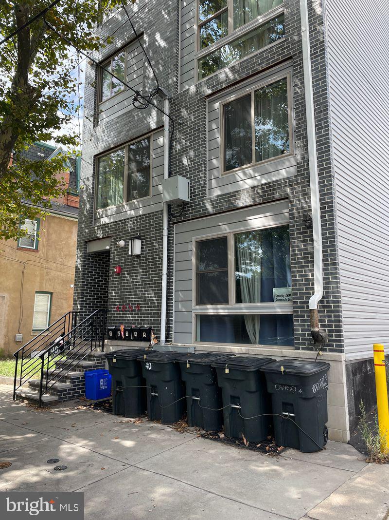 UNIVERSITY CITY - Residential Income