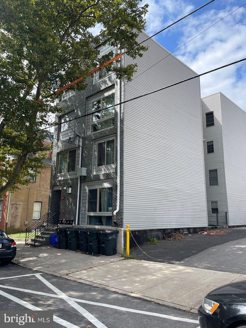 UNIVERSITY CITY - Residential Income