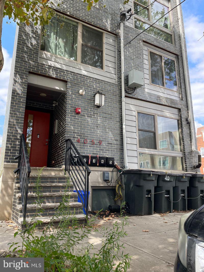 UNIVERSITY CITY - Residential Income