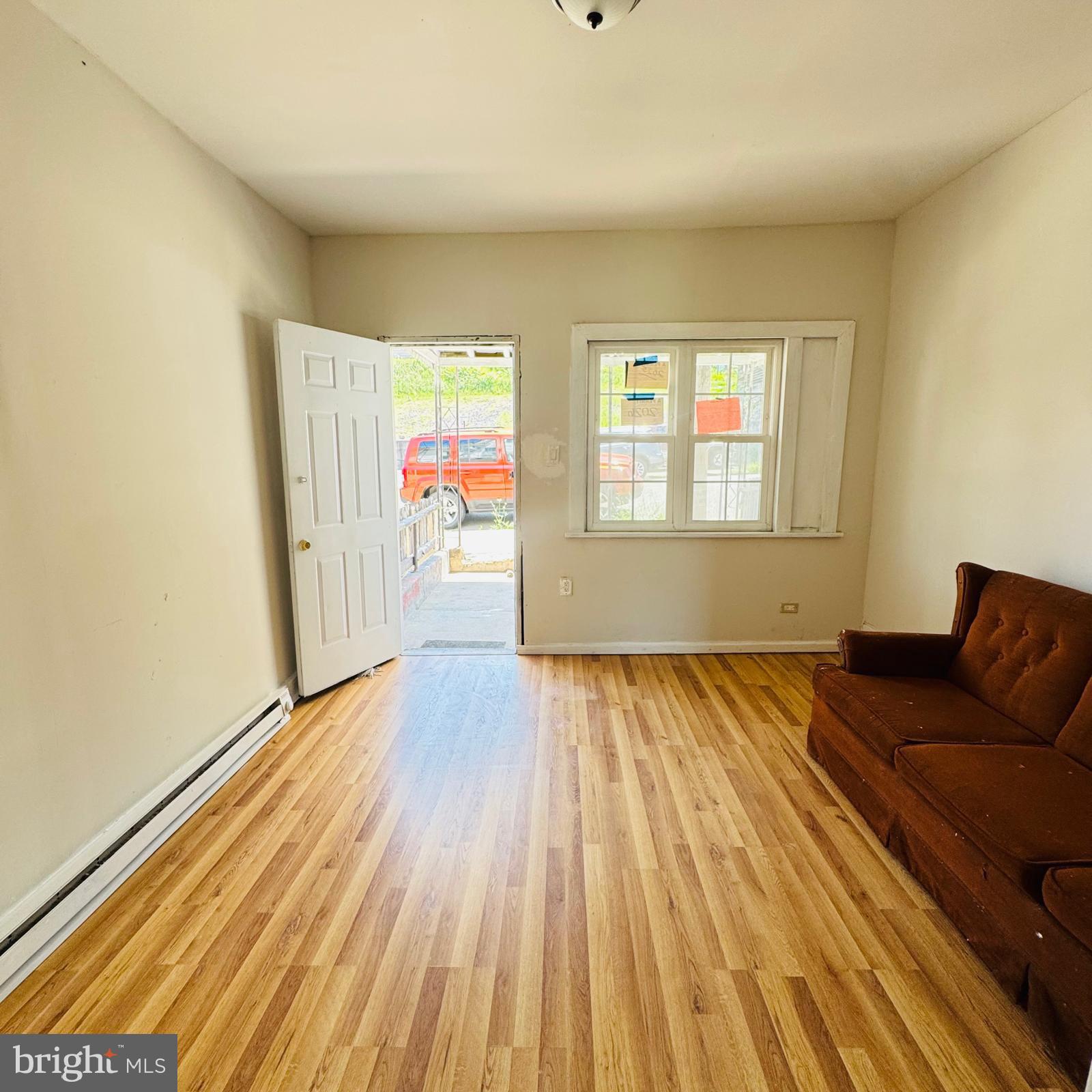 1139 W PINE STREET