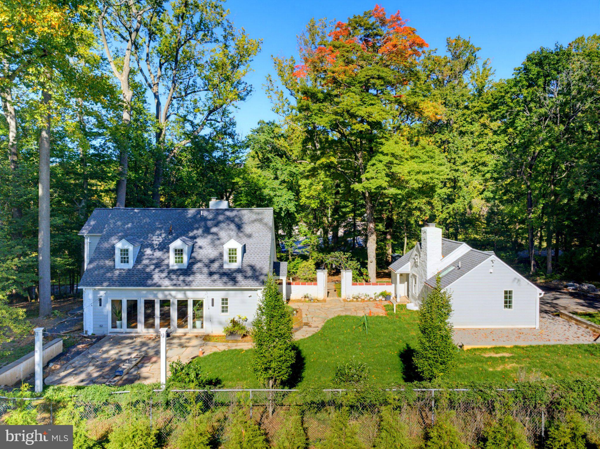 1221 SCHOOL LANE