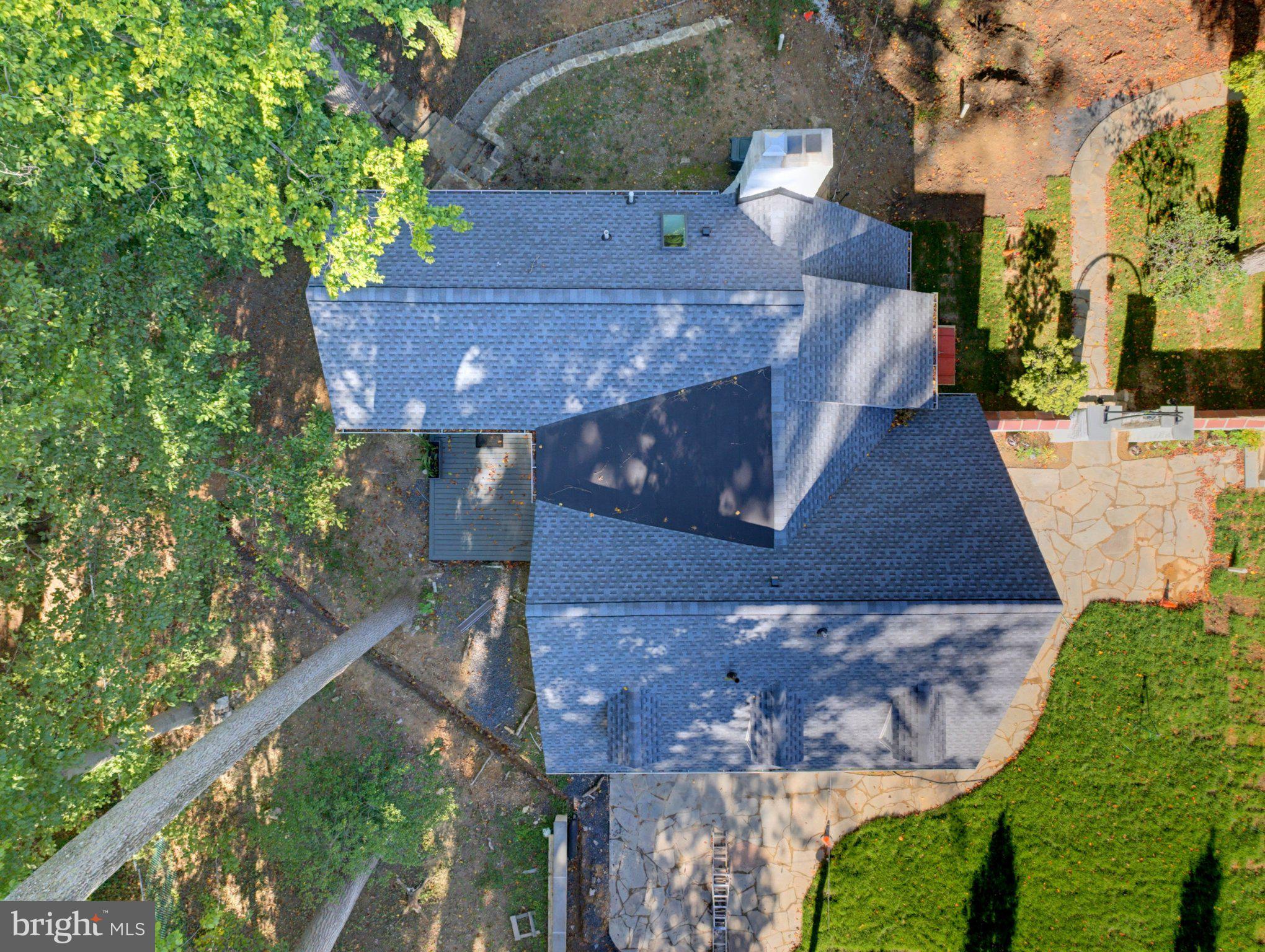 1221 SCHOOL LANE