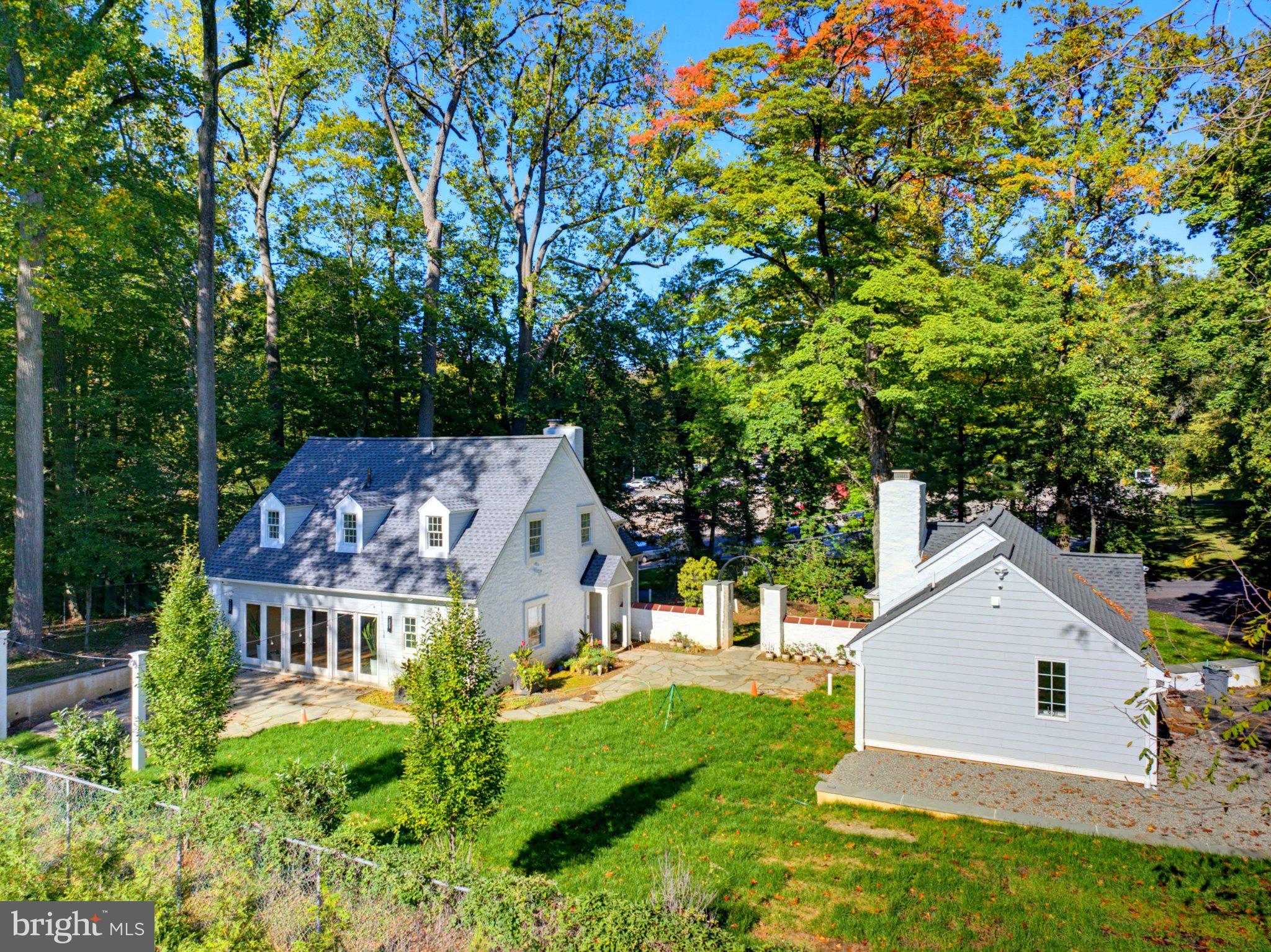 1221 SCHOOL LANE
