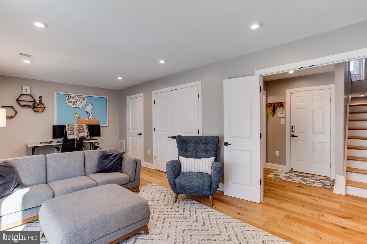 CAPITAL COURT - Residential Lease