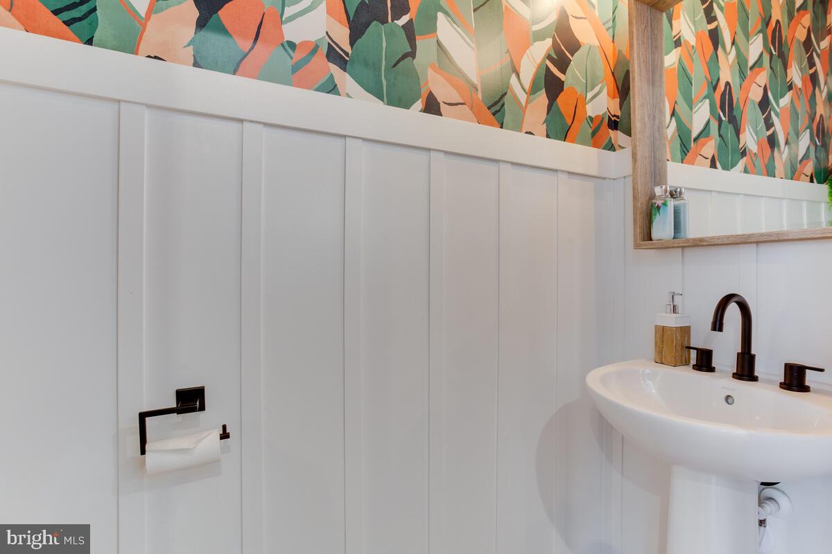 CAPITAL COURT - Residential Lease