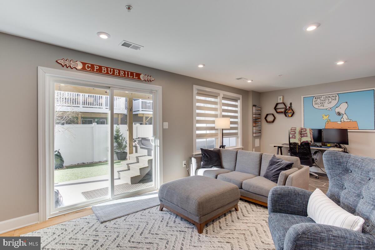 CAPITAL COURT - Residential Lease