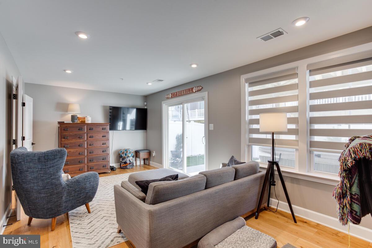 CAPITAL COURT - Residential Lease