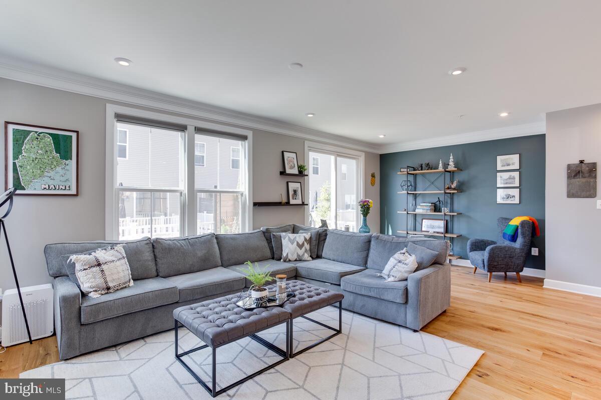 CAPITAL COURT - Residential Lease