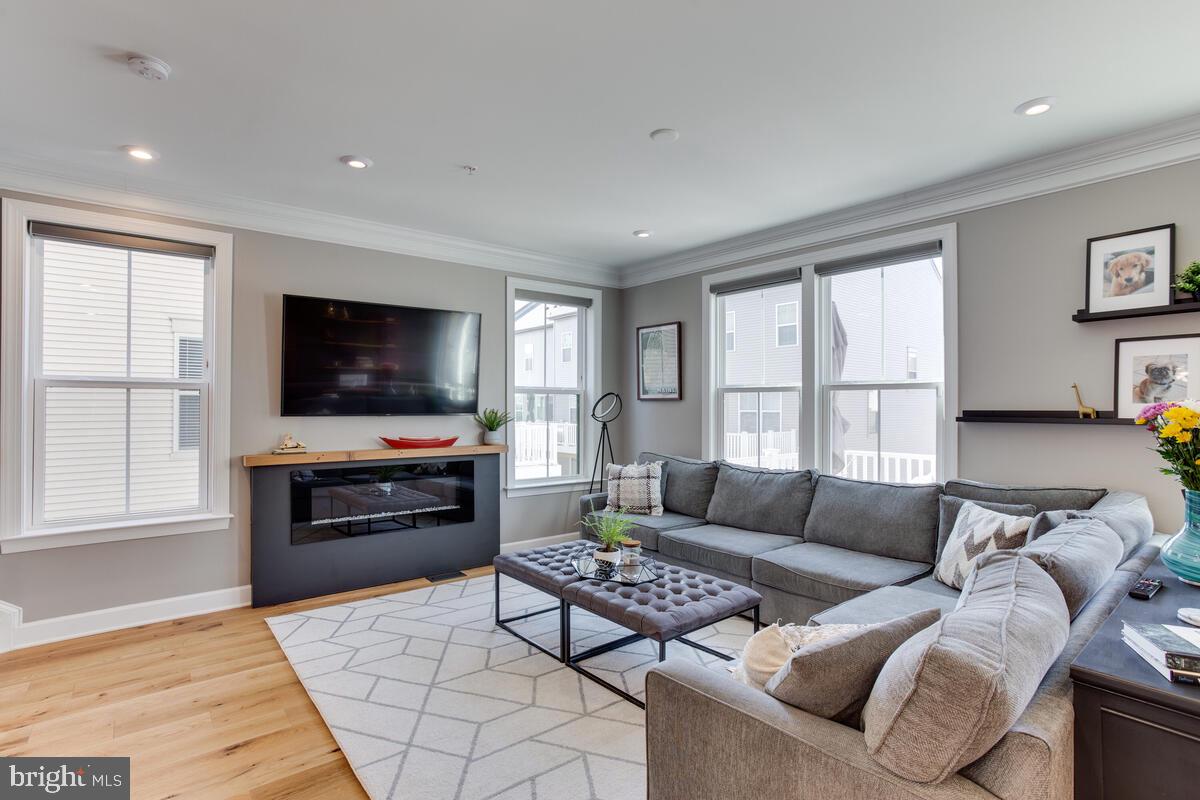 CAPITAL COURT - Residential Lease