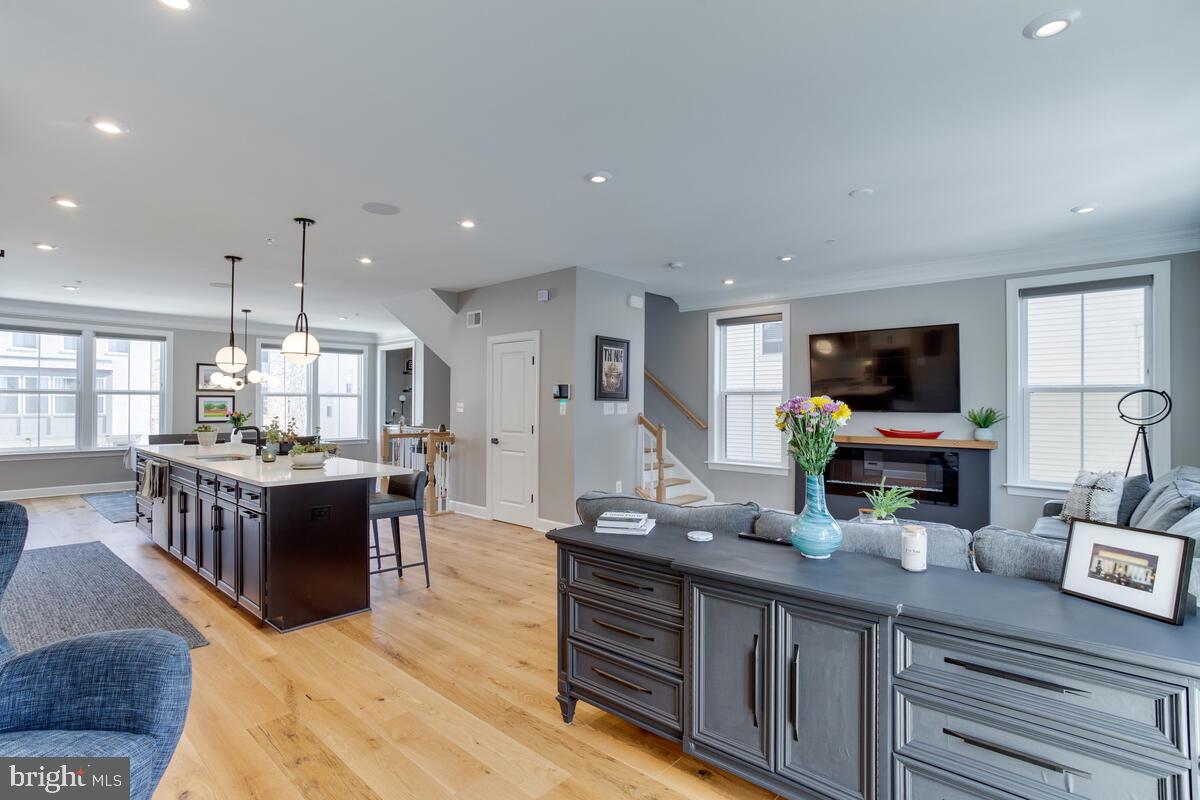 CAPITAL COURT - Residential Lease