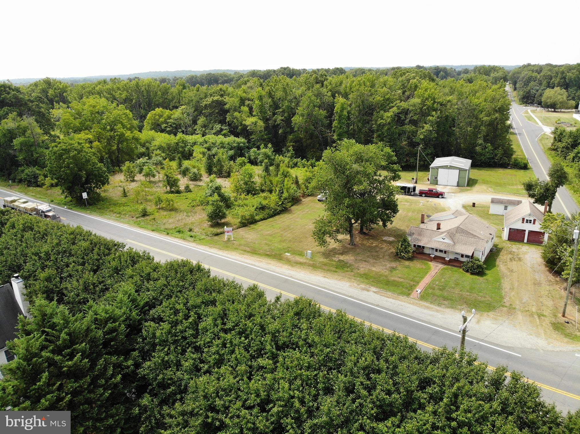 Sale includes two parcels totaling 6.6 acres +/- open land, 700 feet of road frontage, potential commercial
Hard corner at Route 2/17 and Jim Morris Rd.
All utilities available to site. 21,000 VPD Food Lion, New STARBUCKS, CVS and dense retail nearby.
Property location Highlights:
New Post, River Club, CC Estates and other residential developments underway. Great location for c-store, fast food, storage and other retail uses.
LAST DEVELOPING CORRIDOR in the Fredericksburg market.