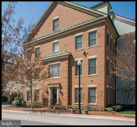 Townhouse For Rent - 700 Miller Lane<br/> ALEXANDRIA, VA 22314