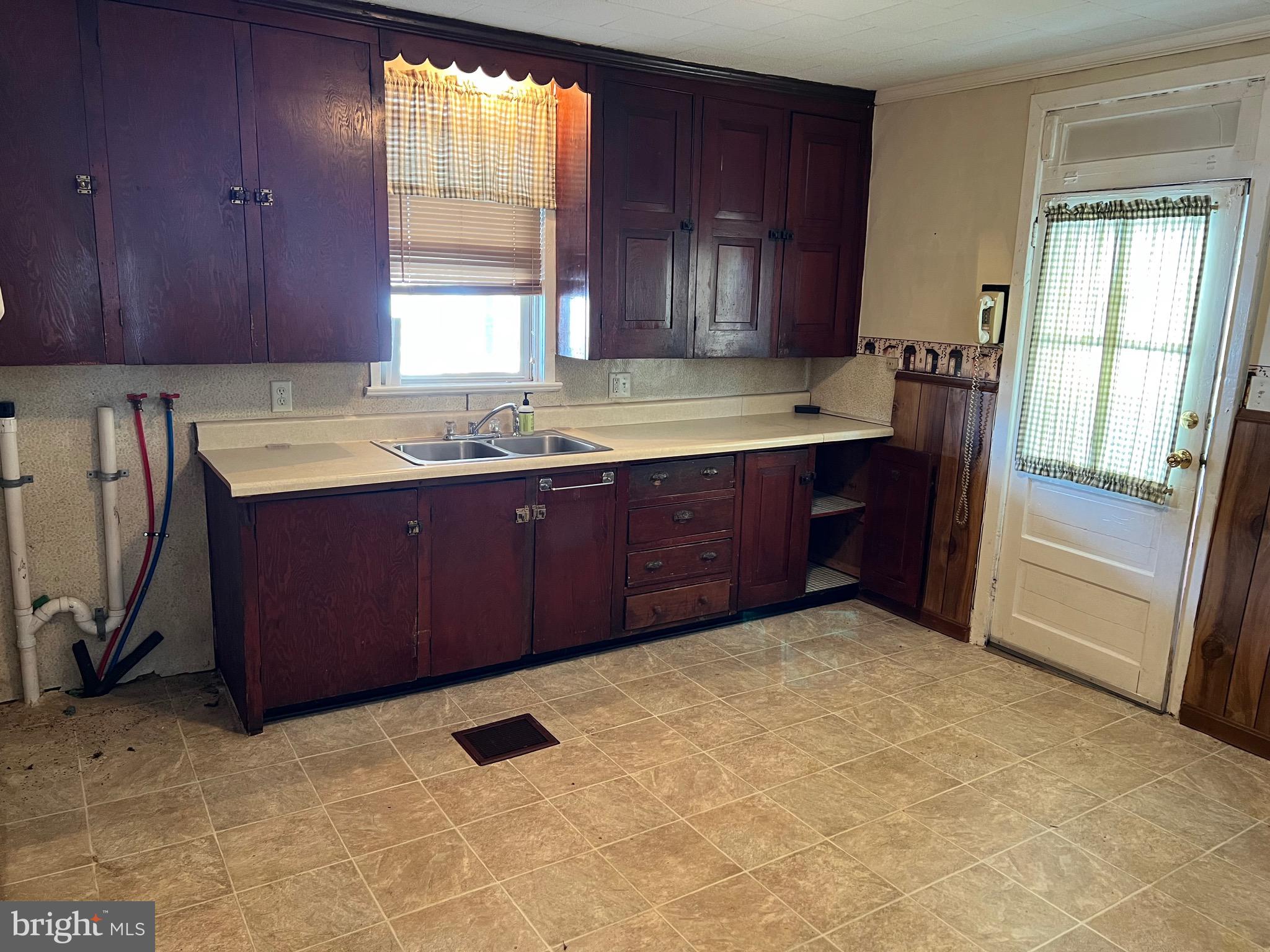 325 and 327 HOOD STREET