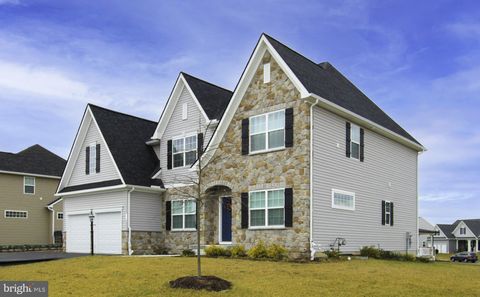 305 HOLLYHOCK DRIVE MANCHESTER PA 17345