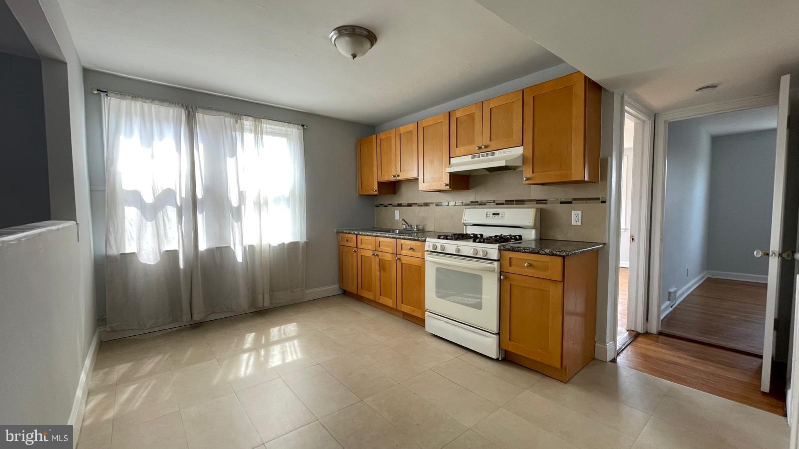 WEST OAK LANE - Residential Income