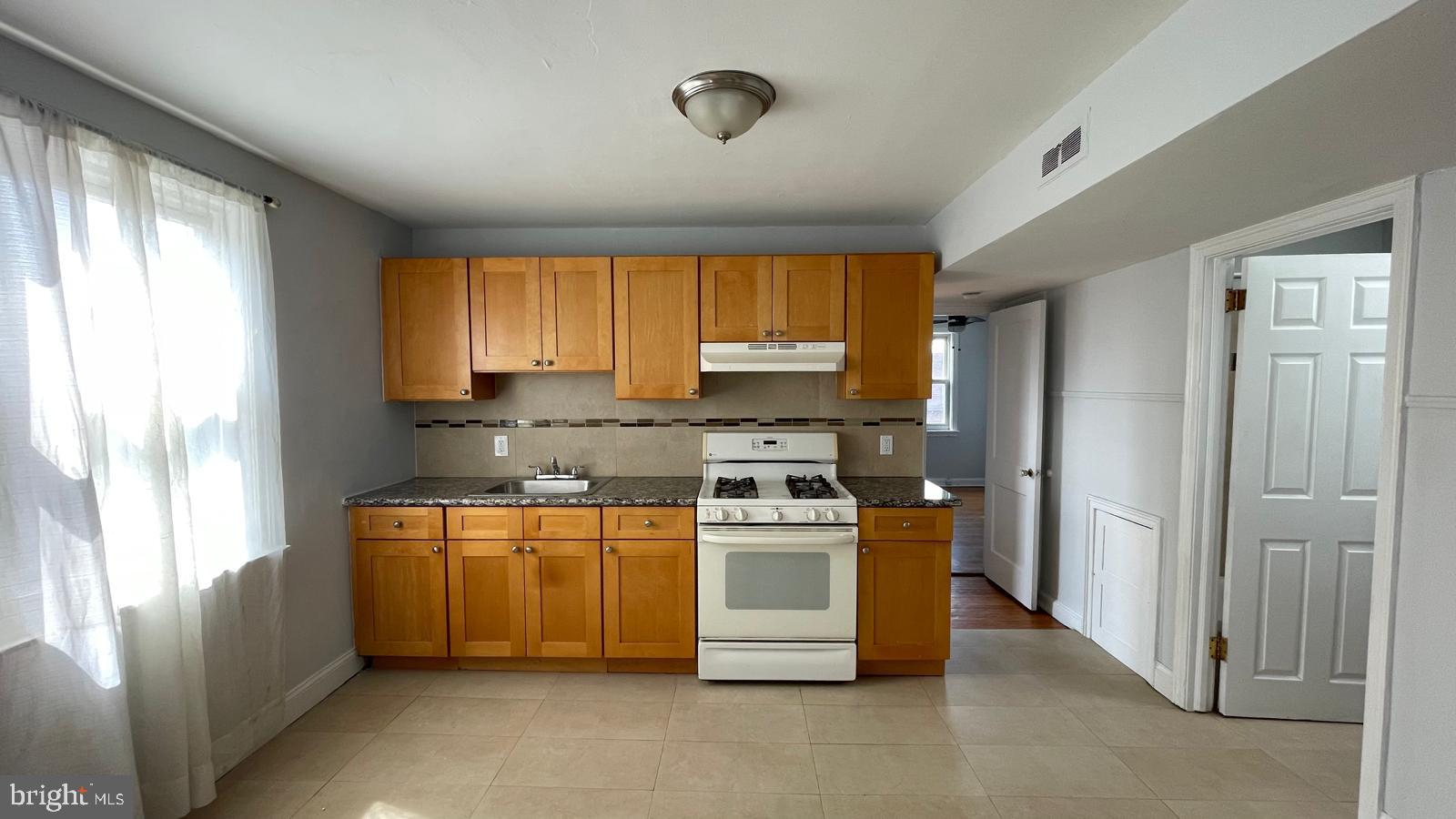 WEST OAK LANE - Residential Income