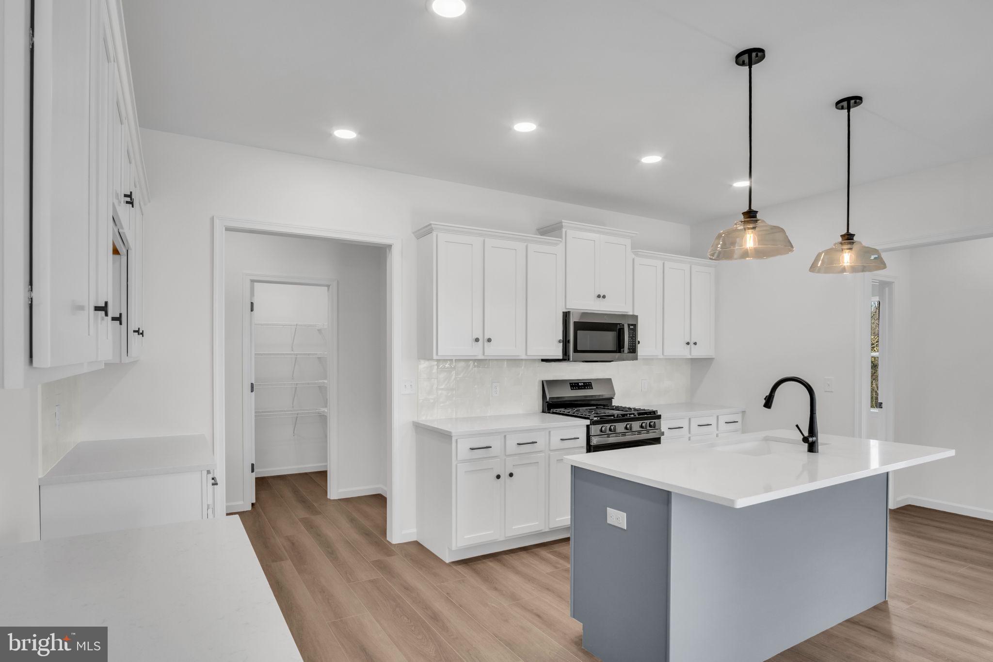 914 NORTH LINCOLN STREET