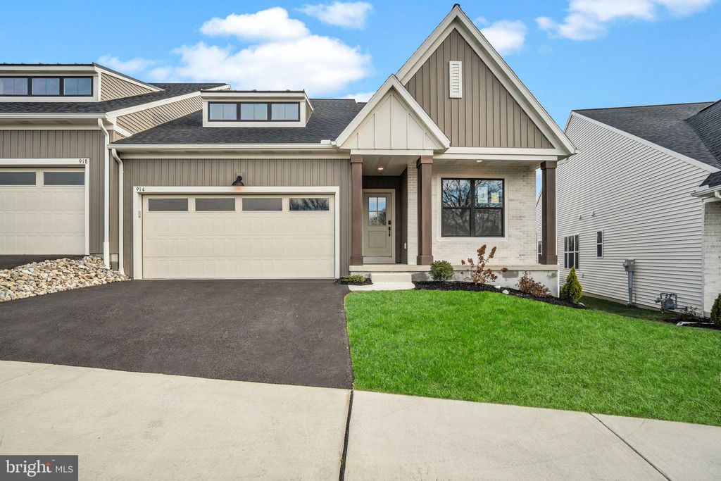 Photo of 914 North Lincoln St, PALMYRA, PA 17078 (MLS # PALN2022554)