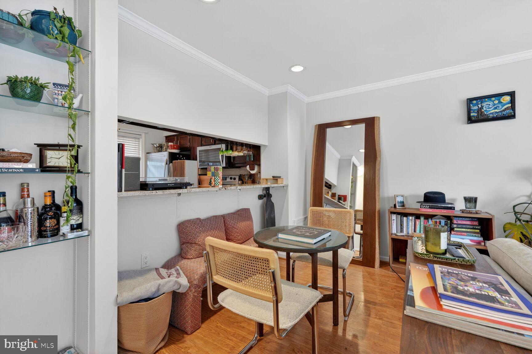 COLUMBIA COURT - Residential