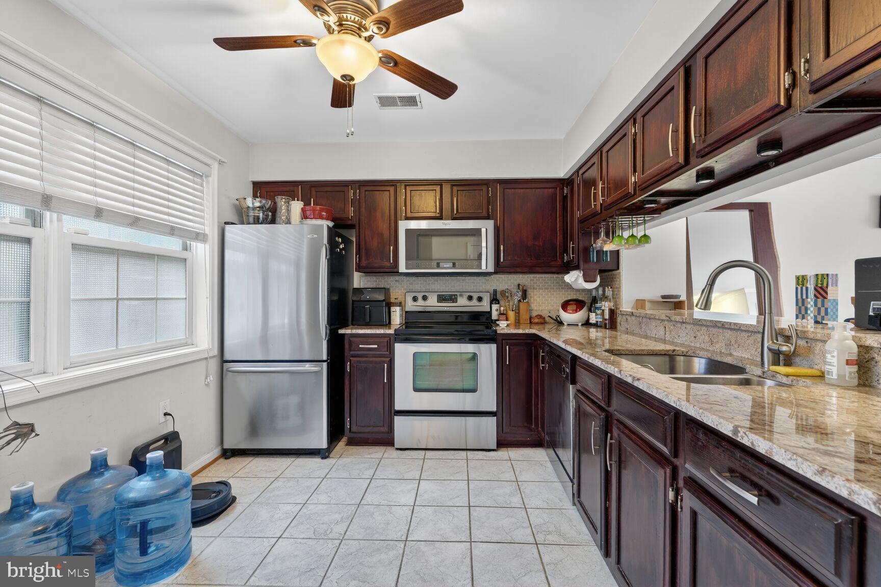 COLUMBIA COURT - Residential