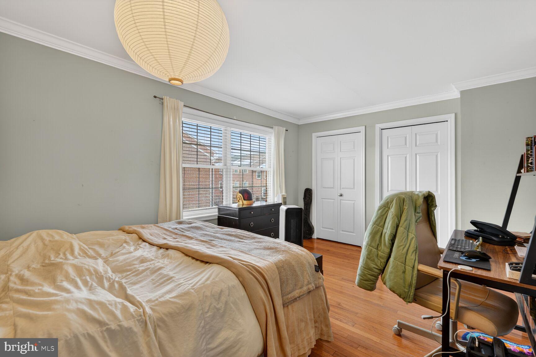 COLUMBIA COURT - Residential