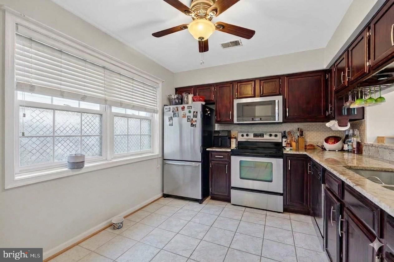 COLUMBIA COURT - Residential