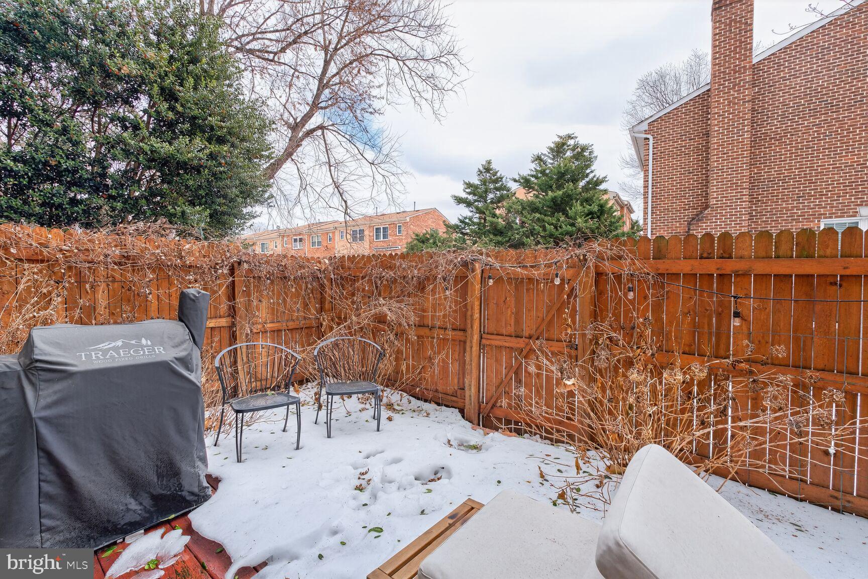 COLUMBIA COURT - Residential