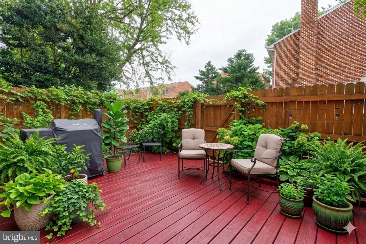 COLUMBIA COURT - Residential