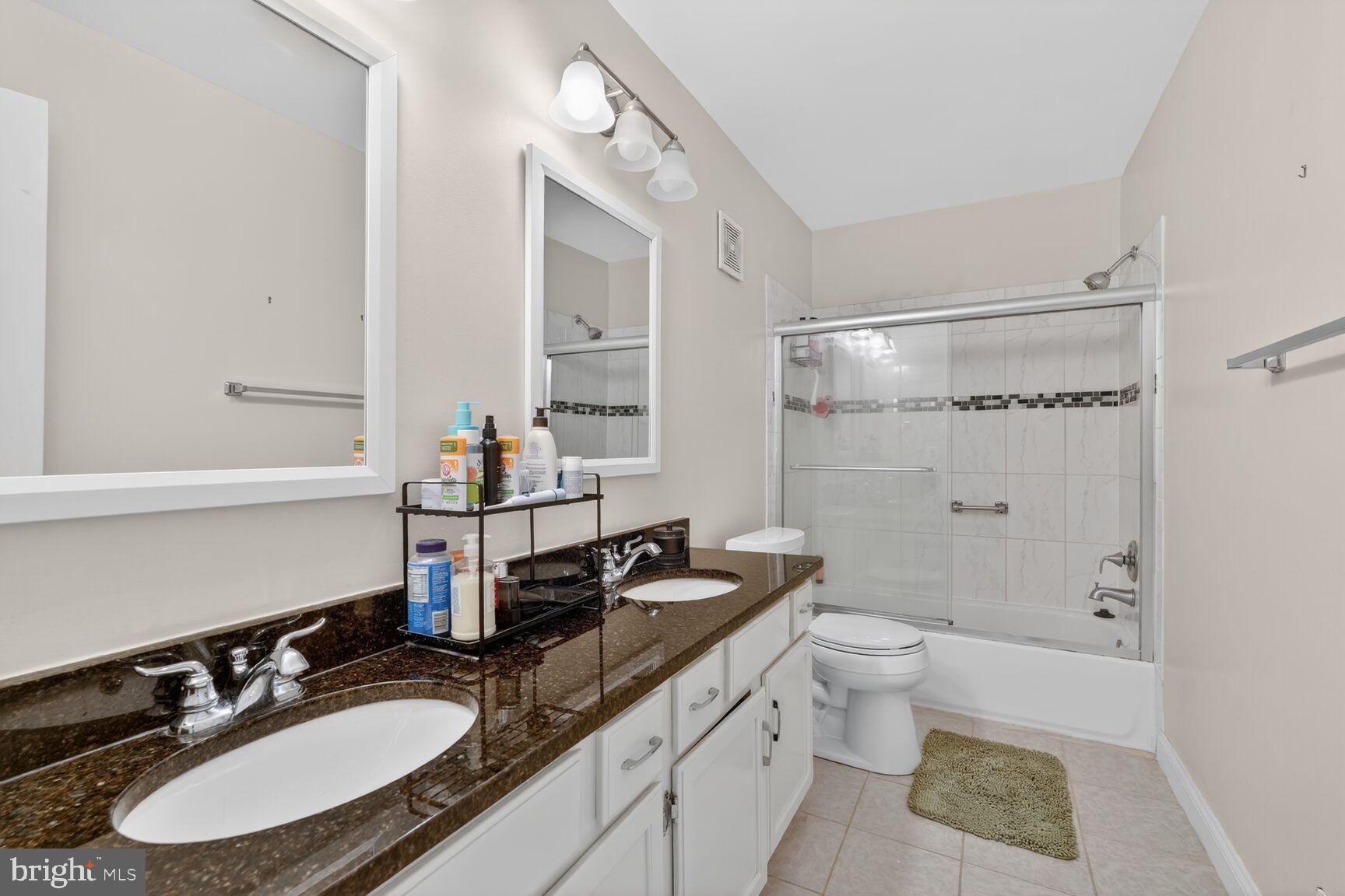 COLUMBIA COURT - Residential