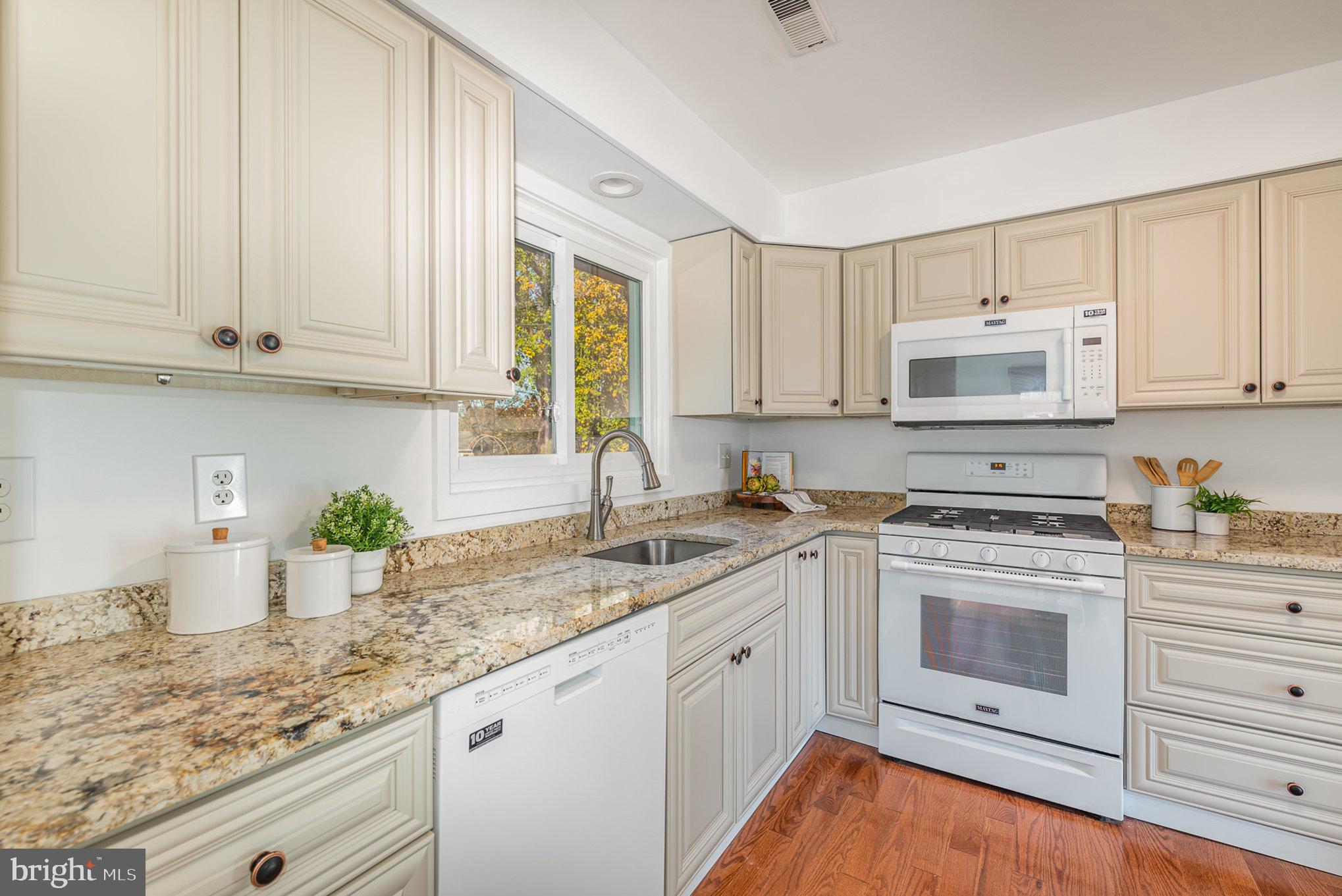 YORK MANOR - Residential