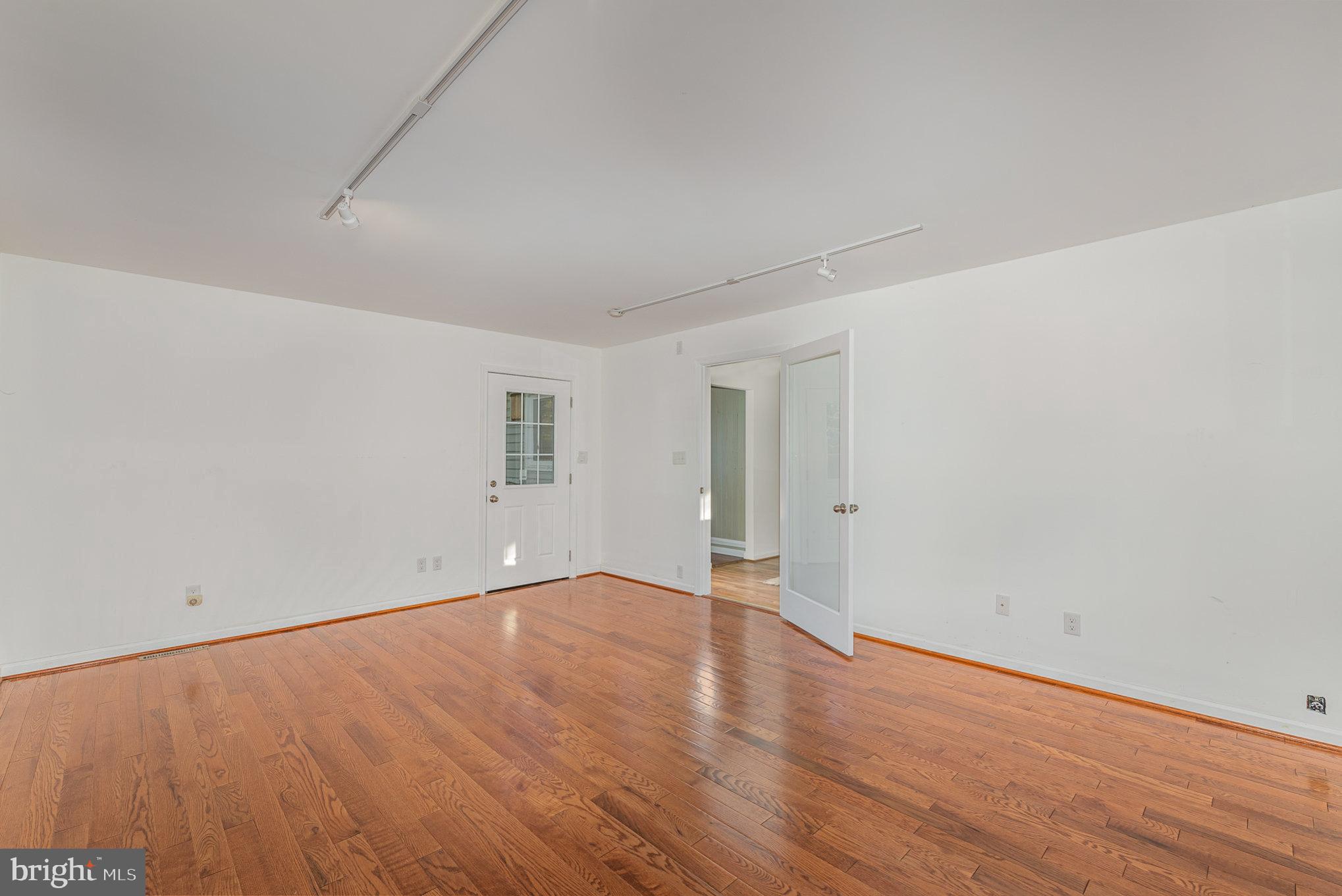 YORK MANOR - Residential