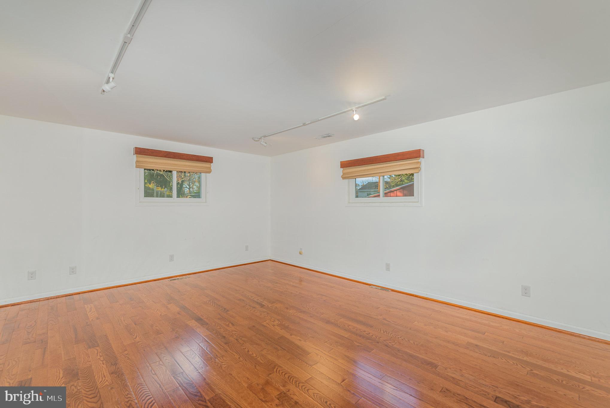 YORK MANOR - Residential