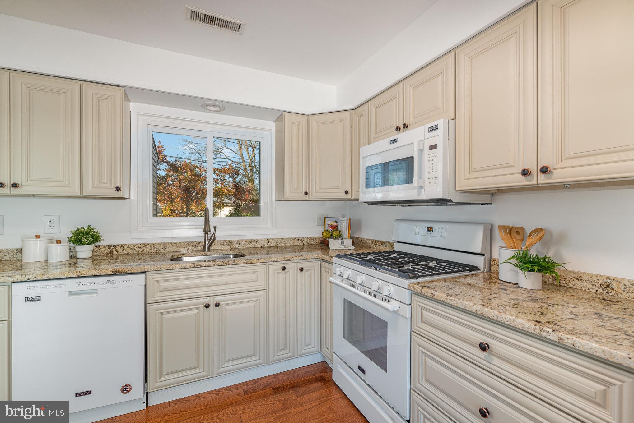 YORK MANOR - Residential