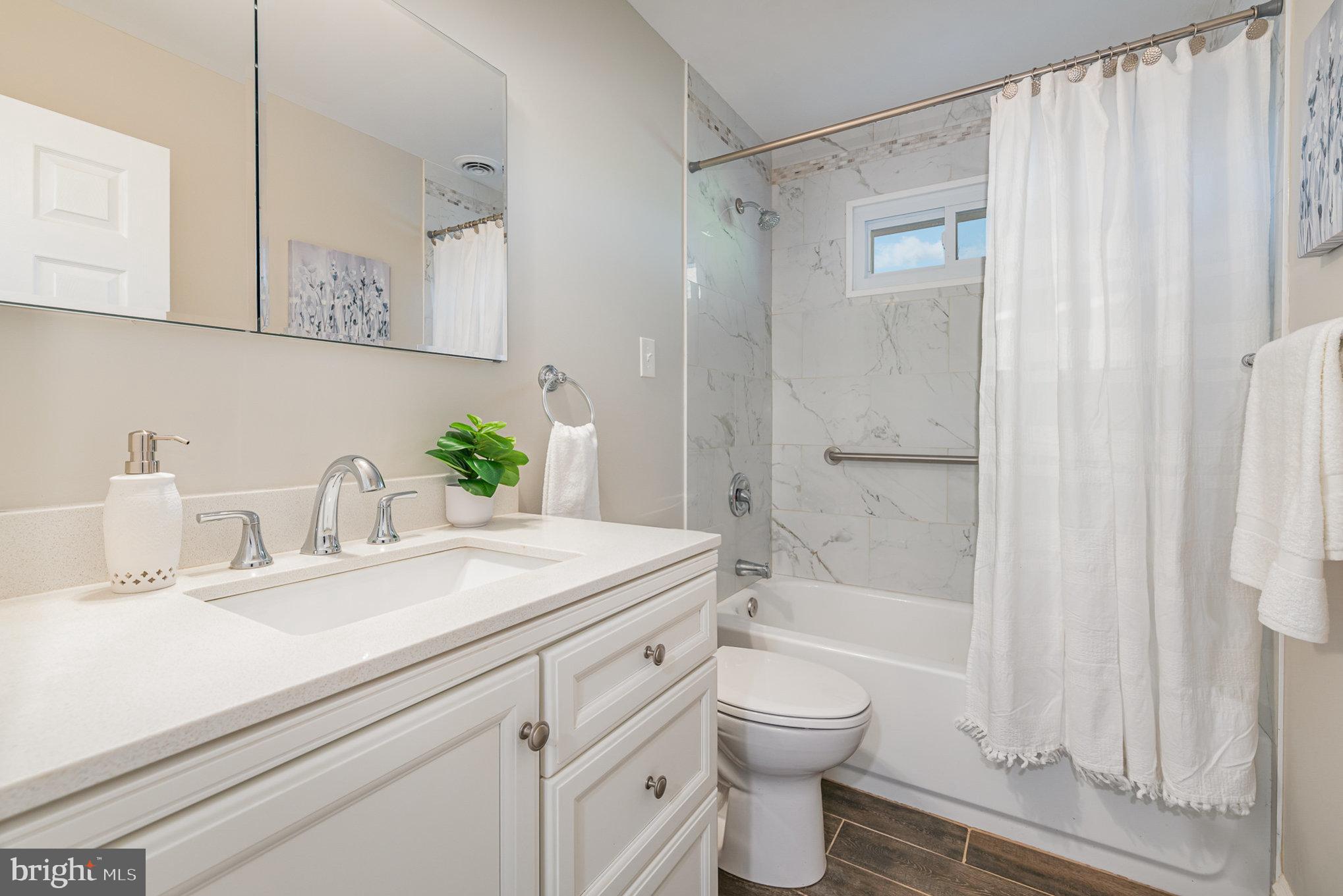 YORK MANOR - Residential