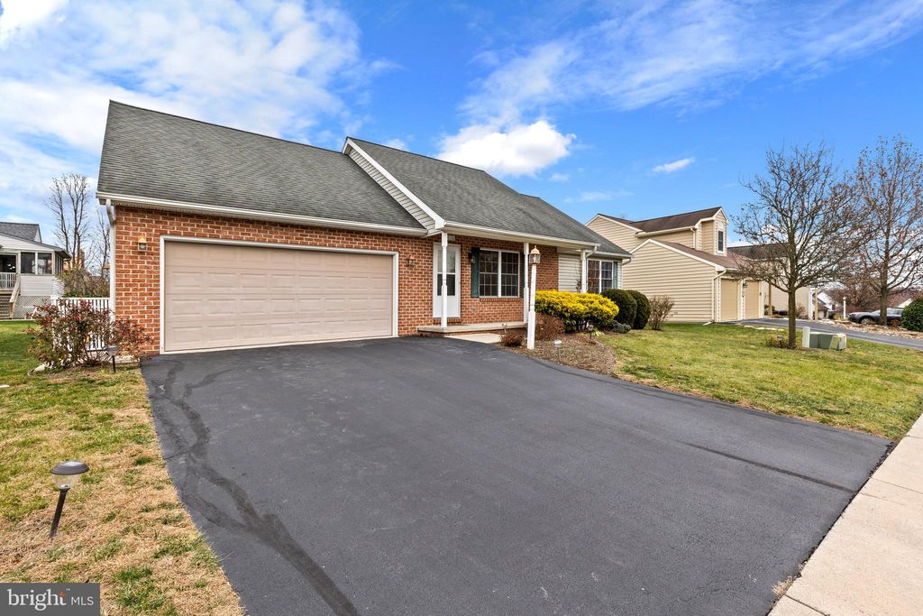 Photo of 905 Hedgewyck Lane, ELIZABETHTOWN, PA 17022 (MLS # PALA2080490)