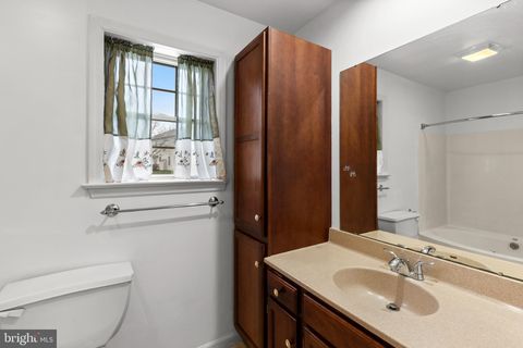 Tiny photo for 905 Hedgewyck Lane, ELIZABETHTOWN, PA 17022 (MLS # PALA2080490)