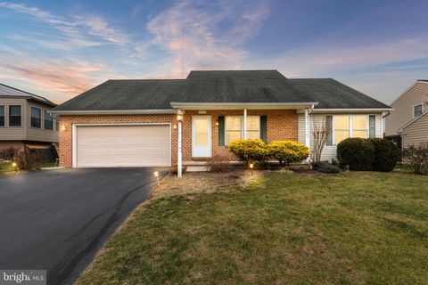 Tiny photo for 905 Hedgewyck Lane, ELIZABETHTOWN, PA 17022 (MLS # PALA2080490)