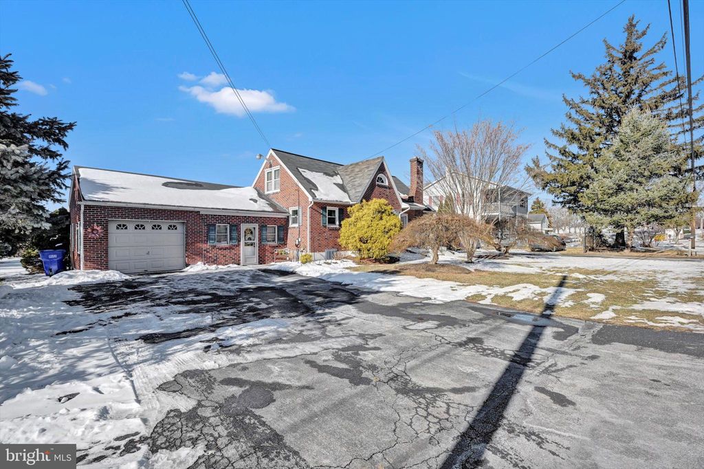 Photo of 664 Lebanon Road, MANHEIM, PA 17545 (MLS # PALA2062868)