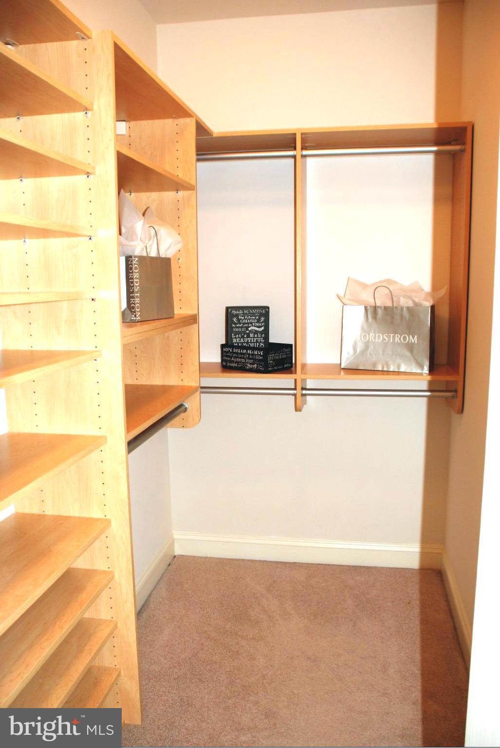 QUARRY LAKE - Residential