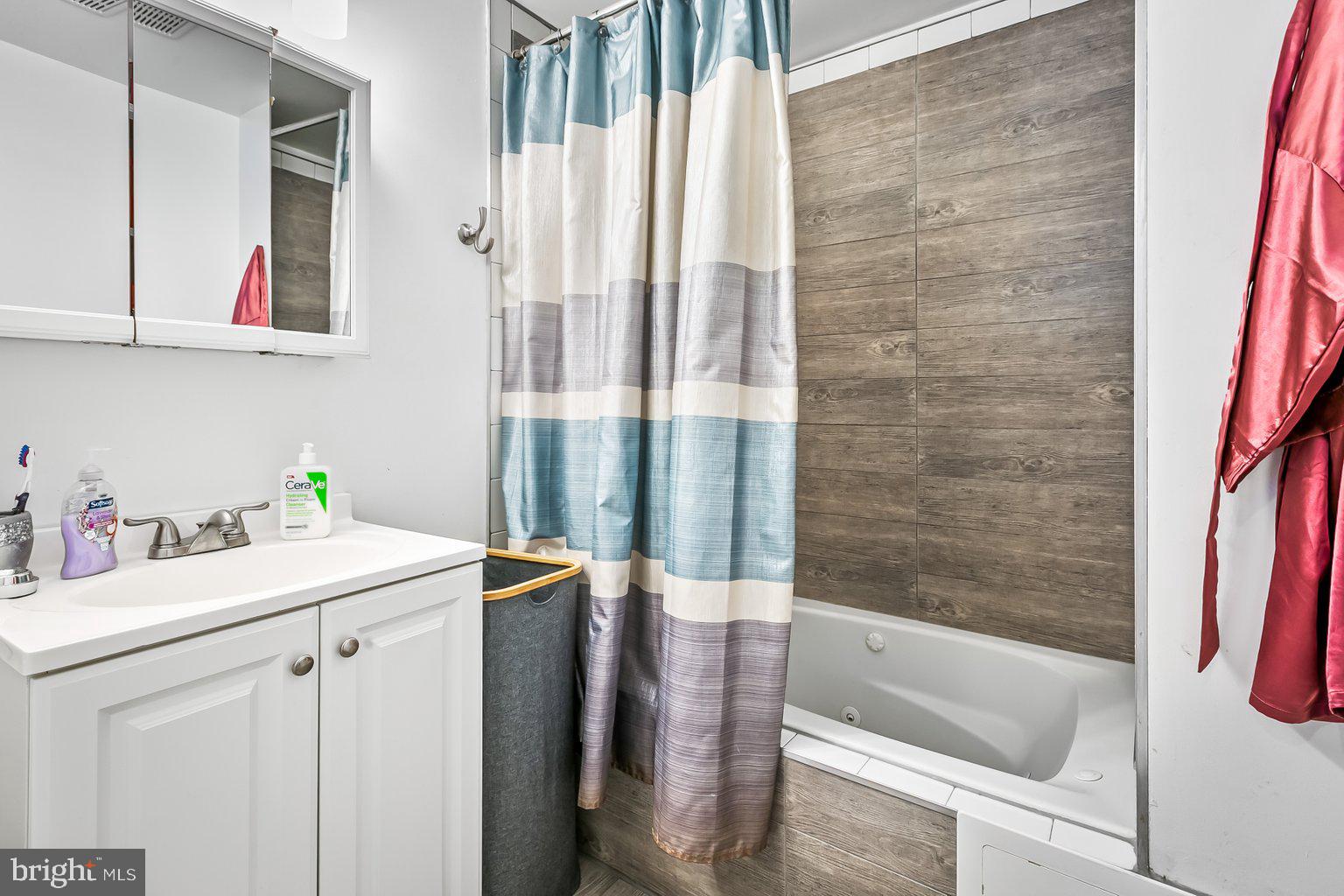 WASHINGTON VILLAGE - Residential