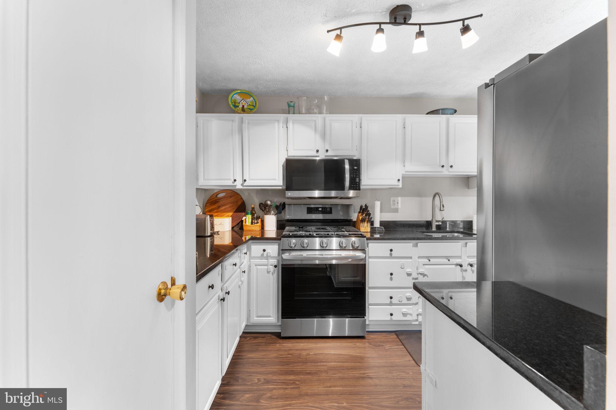 THE OAKTON - Residential