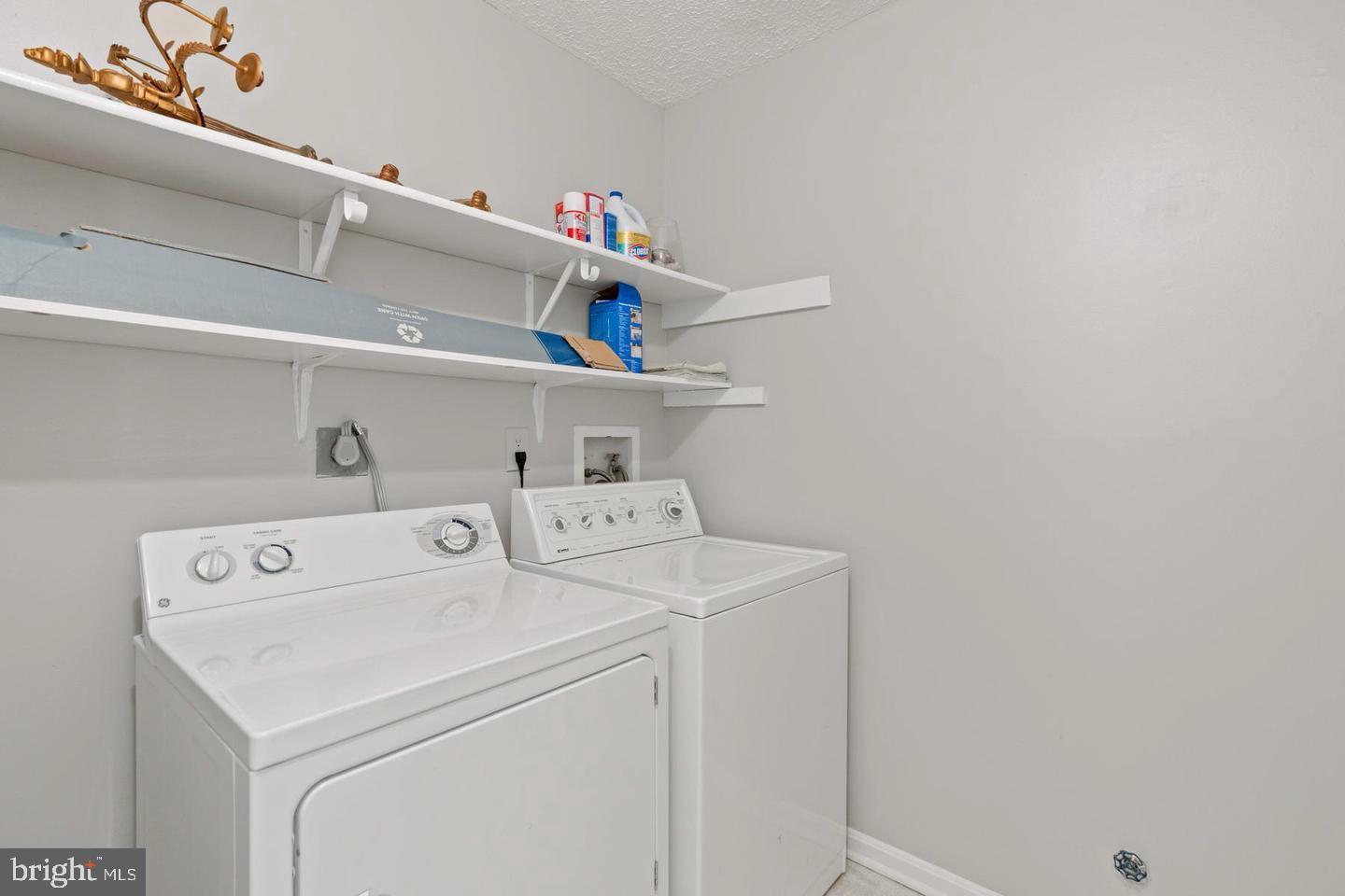 THE OAKTON - Residential