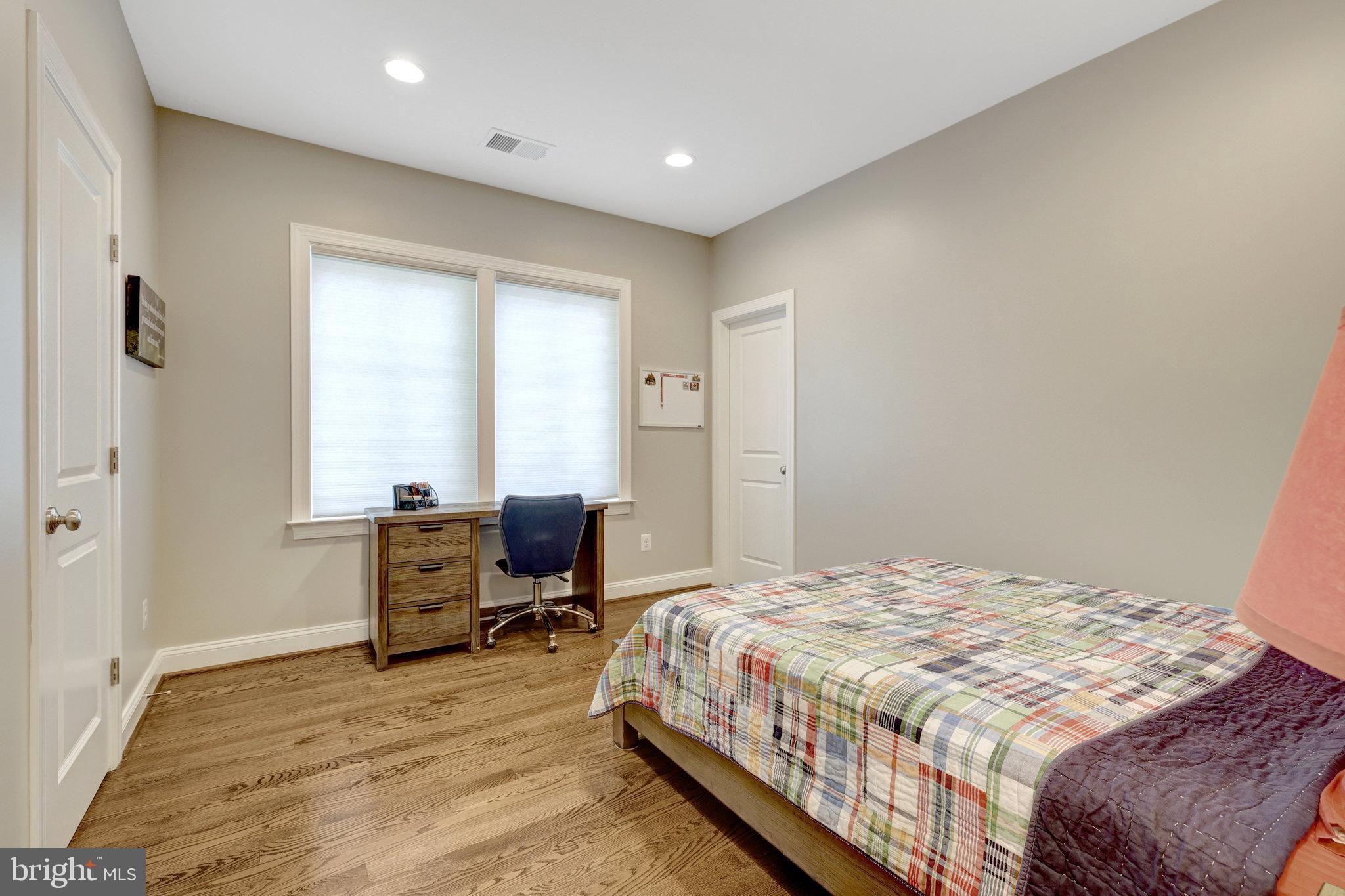 JADE MANOR - Residential